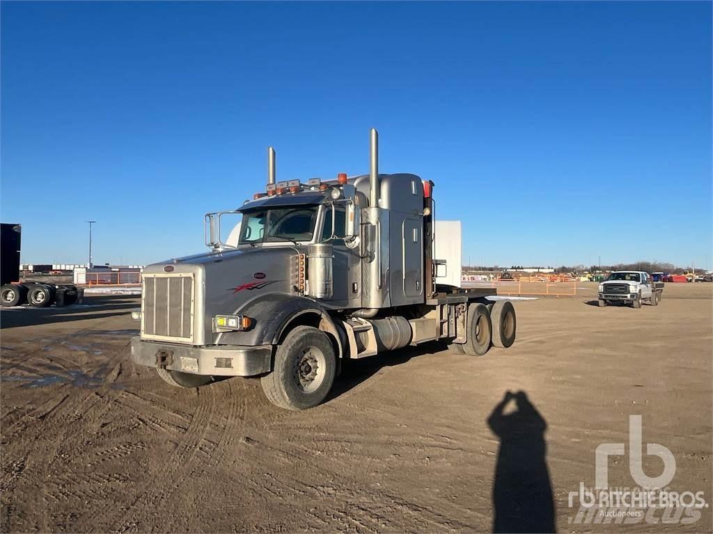 Peterbilt 378 平板 / 絞盤 卡車