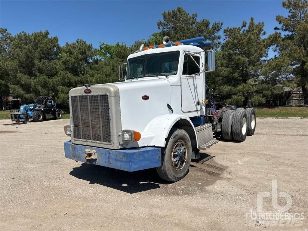 Peterbilt 378 平板 / 絞盤 卡車