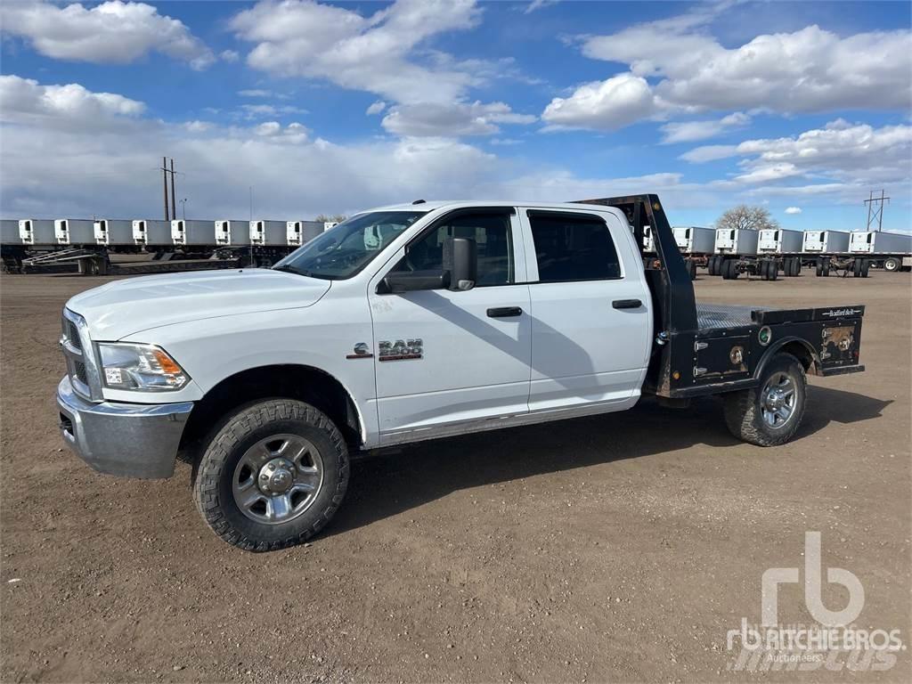 RAM 2500 平板式/側卸式卡車