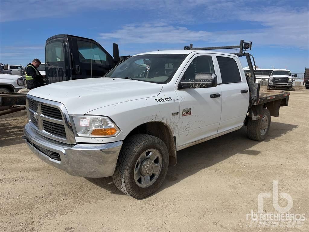 RAM 2500 平板式/側卸式卡車