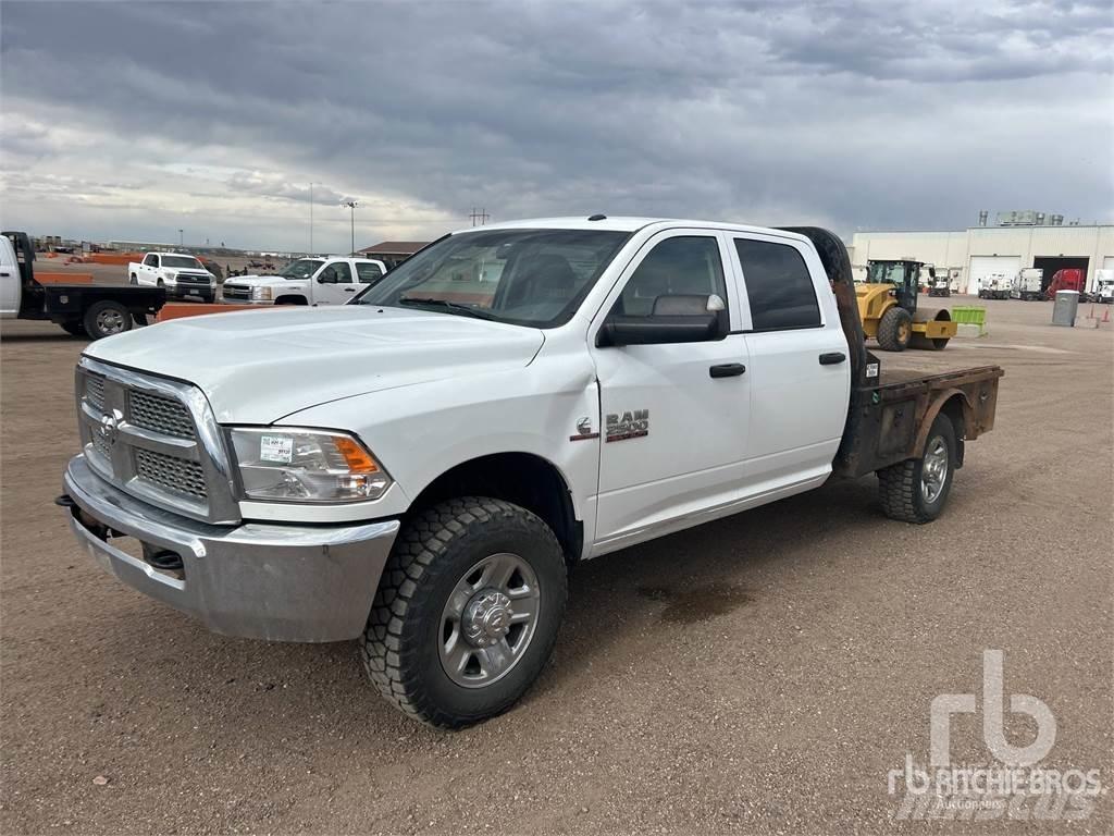 RAM 2500 平板式/側卸式卡車