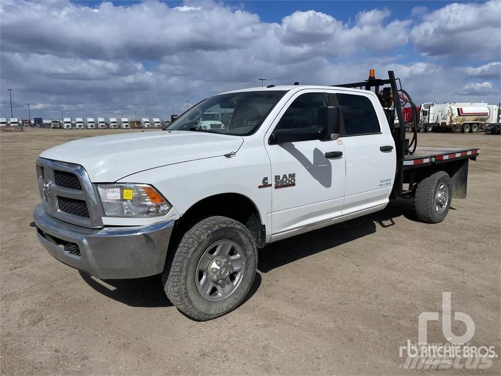 RAM 3500 平板式/側卸式卡車