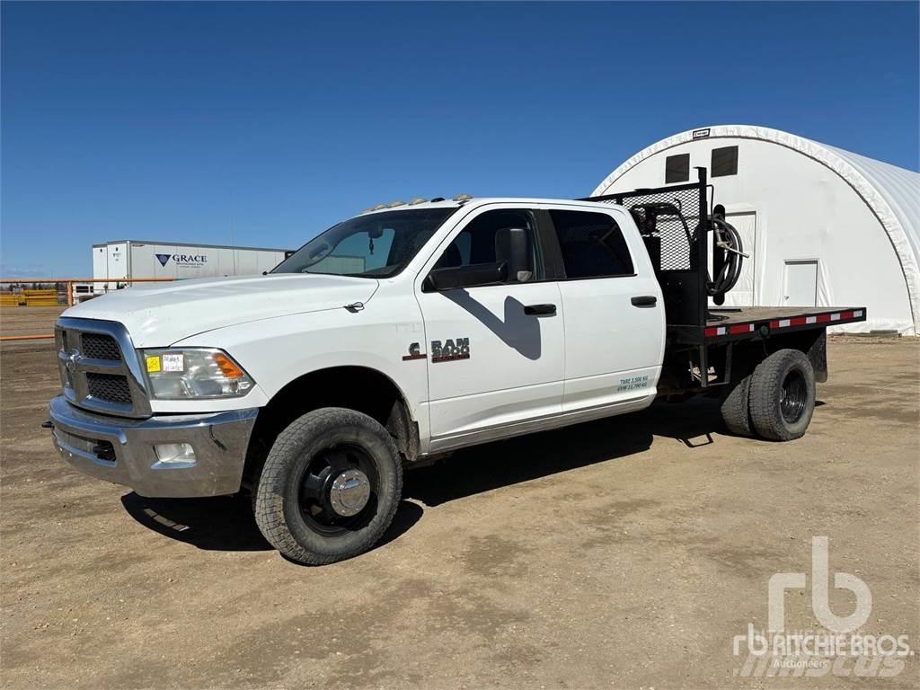 RAM 3500 平板式/側卸式卡車