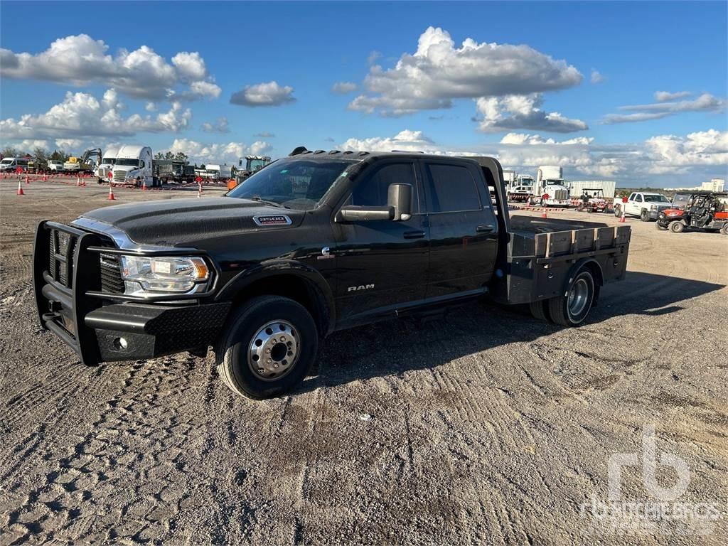 RAM 3500 平板式/側卸式卡車