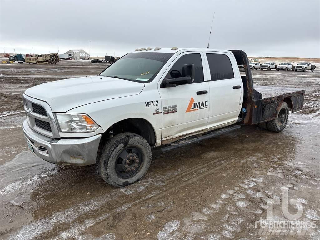 RAM 3500 平板式/側卸式卡車