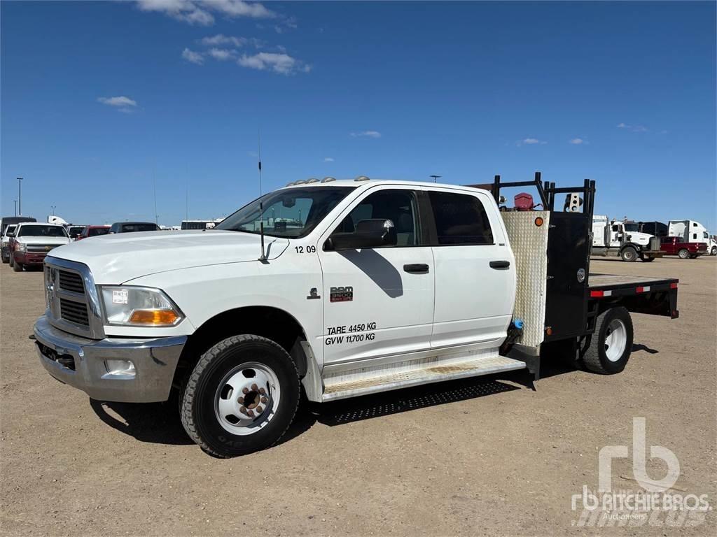 RAM 3500 平板式/側卸式卡車