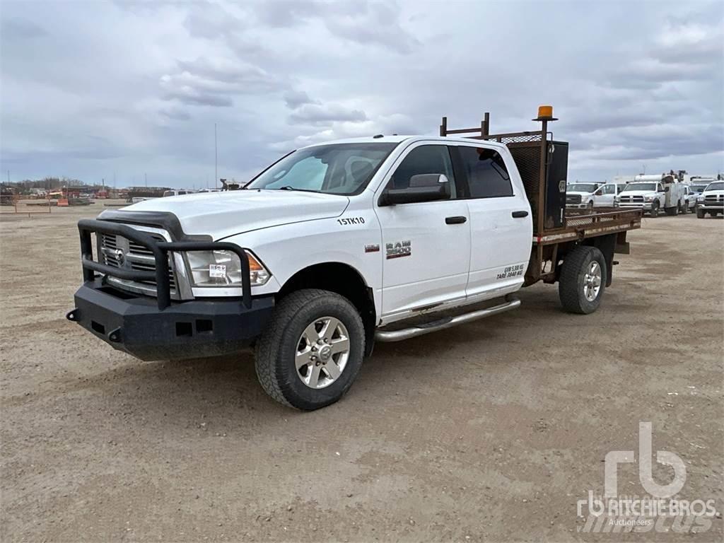RAM 3500 平板式/側卸式卡車