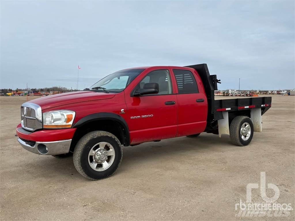 RAM 3500 平板式/側卸式卡車