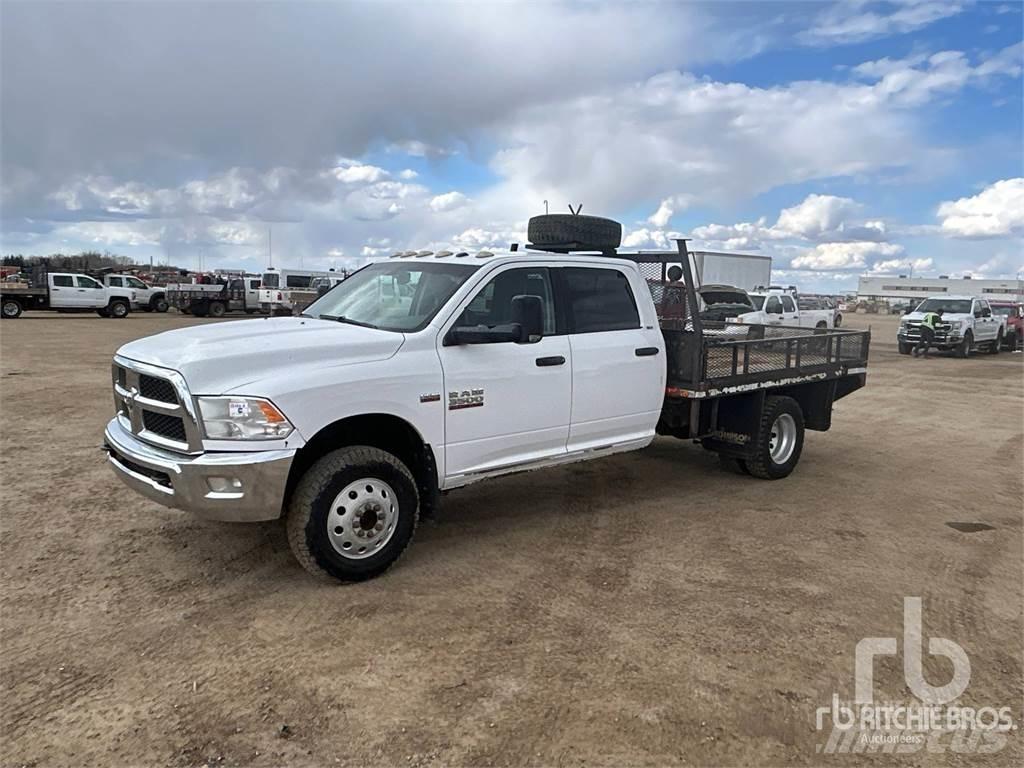 RAM 3500 平板式/側卸式卡車