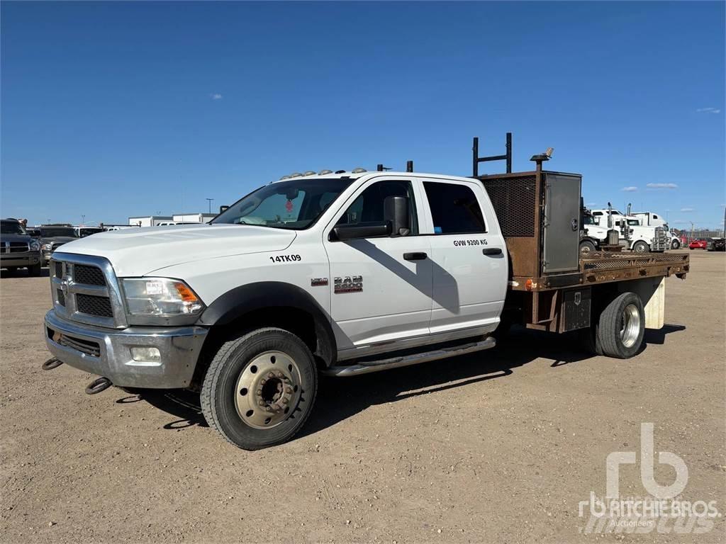 RAM 5500 平板式/側卸式卡車