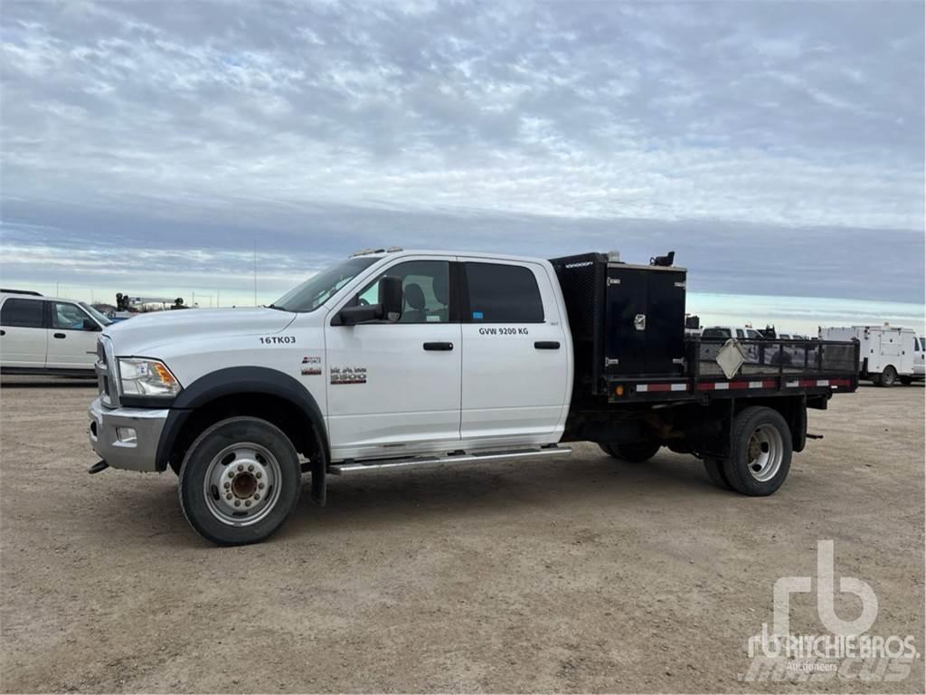 RAM 5500 平板式/側卸式卡車