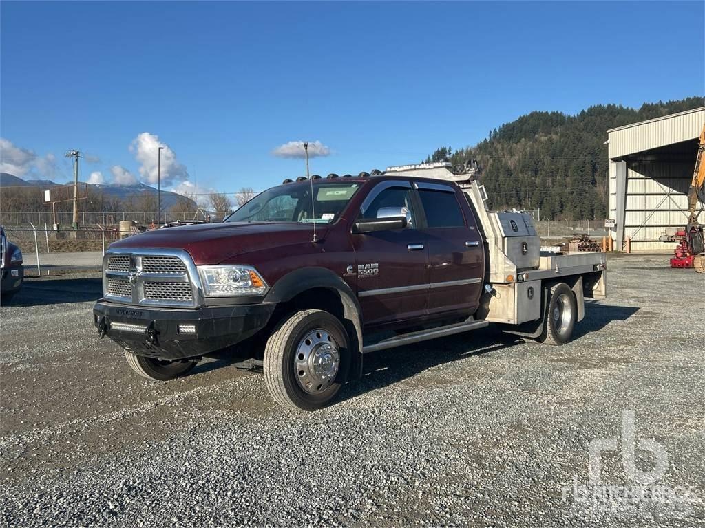 RAM 5500 平板式/側卸式卡車