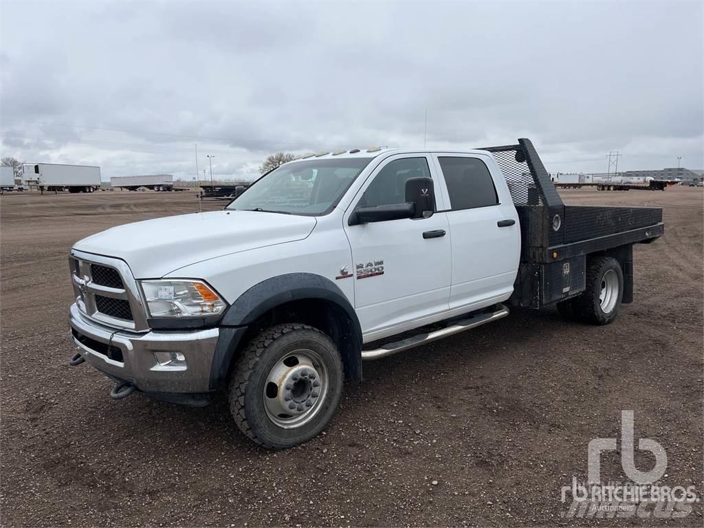 RAM 5500 平板式/側卸式卡車