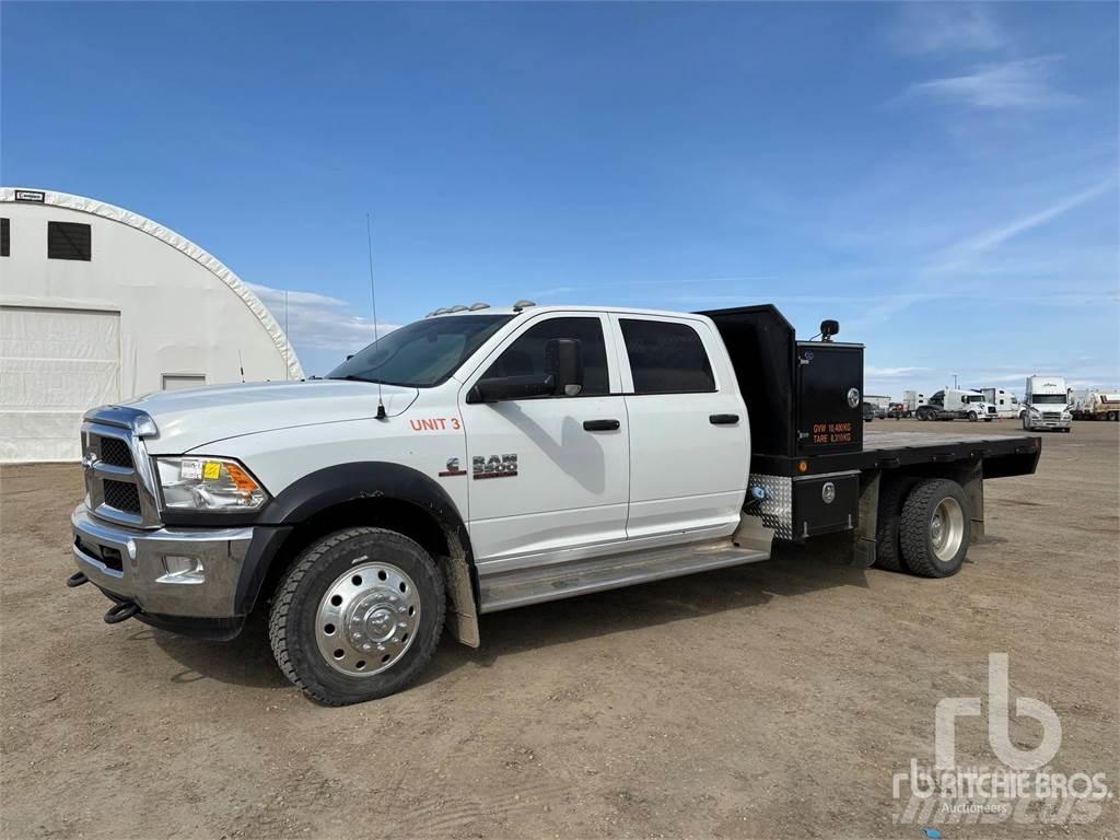 RAM 5500 平板式/側卸式卡車