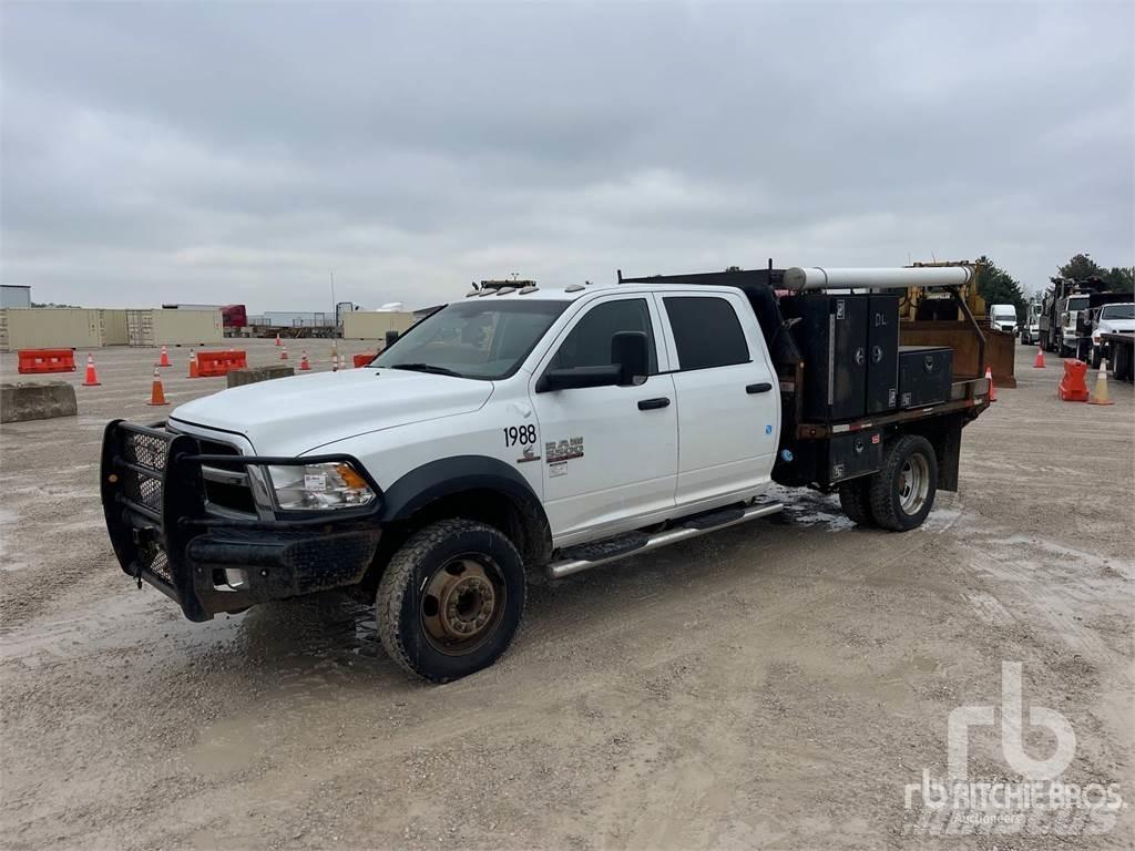 RAM 5500 平板式/側卸式卡車