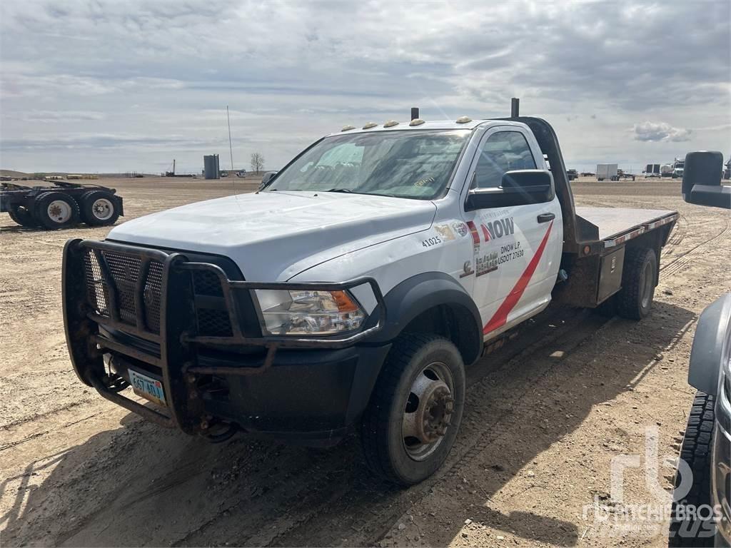 RAM 5500 平板式/側卸式卡車