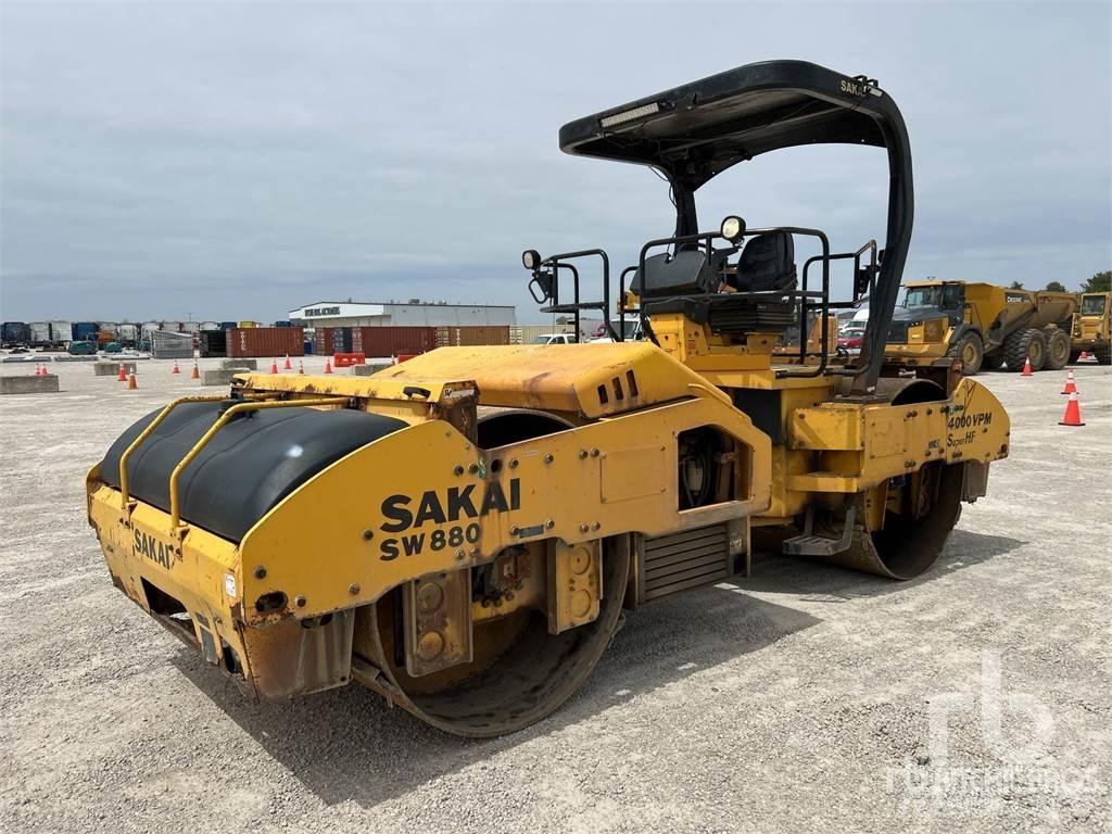 Sakai SW880 雙輪滾壓機