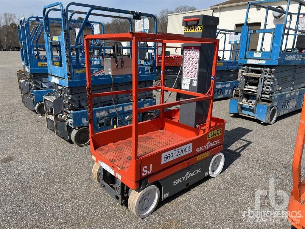 SkyJack SJ12 曲臂高空作業車