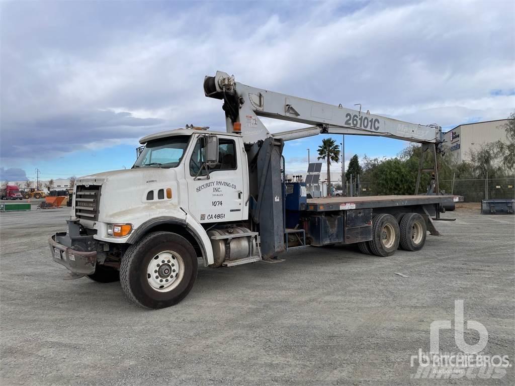 Sterling L7500 起重機卡車