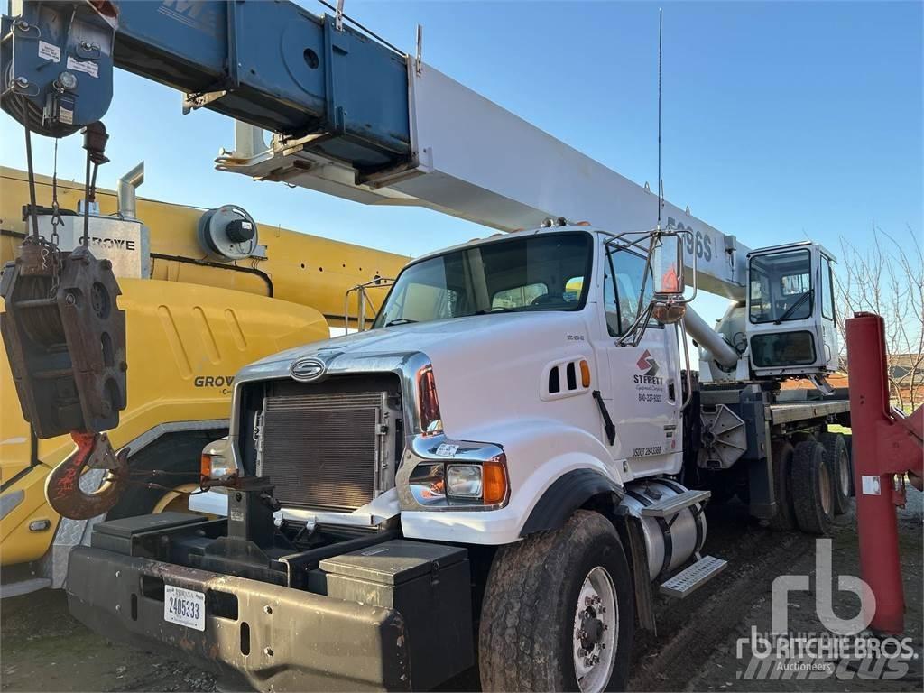 Sterling L9500 起重機卡車