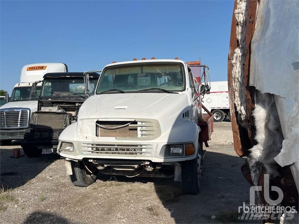 Sterling M7500 平板式/側卸式卡車