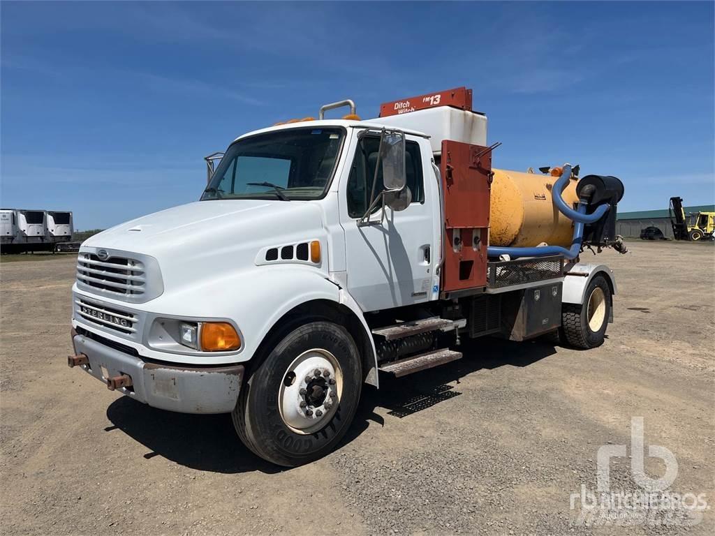 Sterling M8500 組合/真空油槽車
