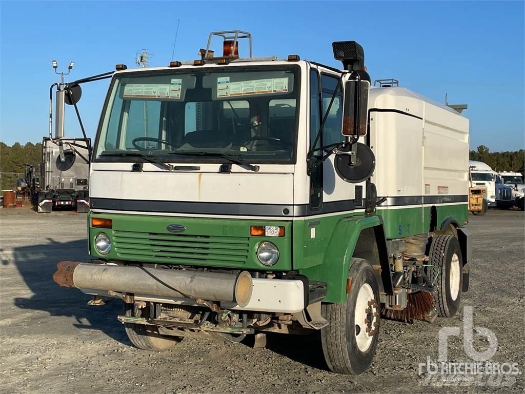 Sterling SC8000 清掃車