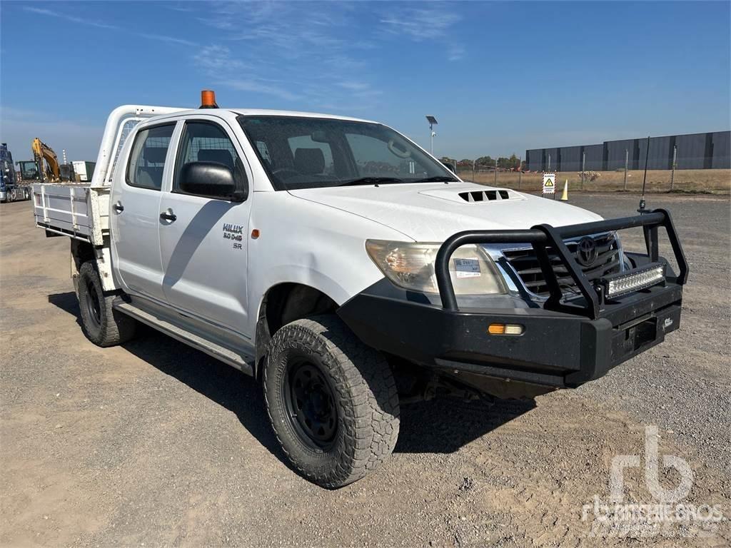 Toyota HILUX 皮卡.傳統半斗卡車/側卸板