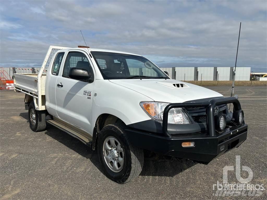 Toyota HILUX 皮卡.傳統半斗卡車/側卸板