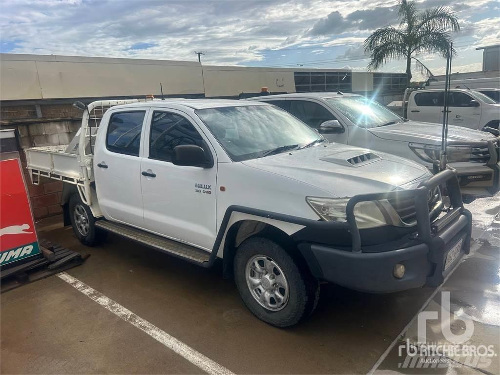 Toyota HILUX 皮卡.傳統半斗卡車/側卸板