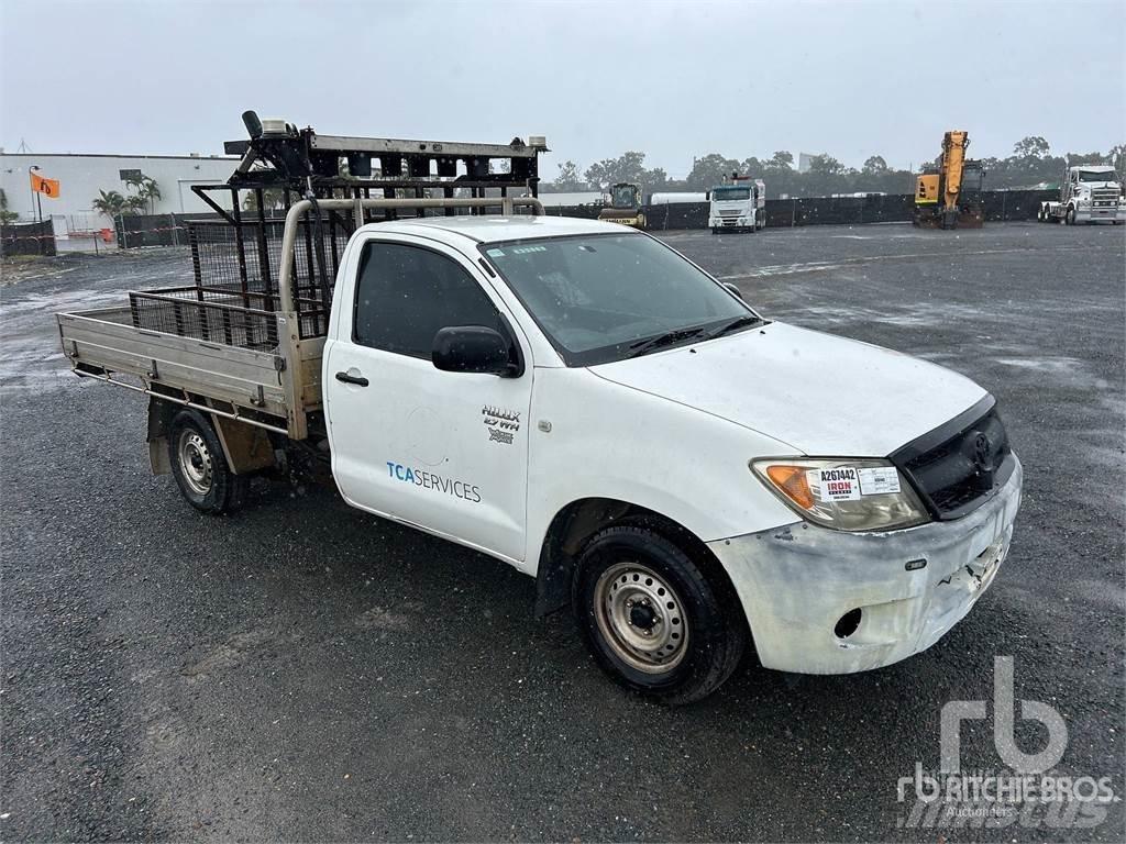 Toyota HILUX 皮卡.傳統半斗卡車/側卸板