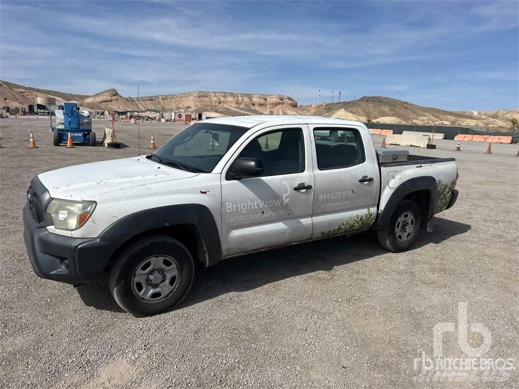 Toyota TACOMA 皮卡.傳統半斗卡車/側卸板