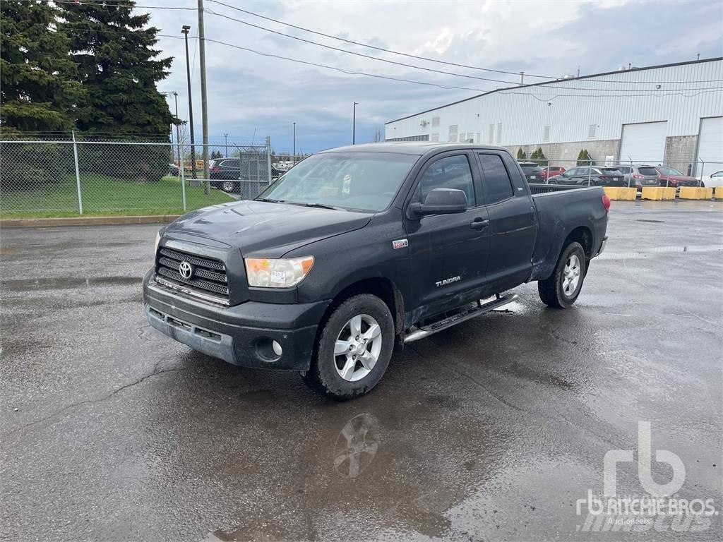 Toyota TUNDRA 皮卡.傳統半斗卡車/側卸板