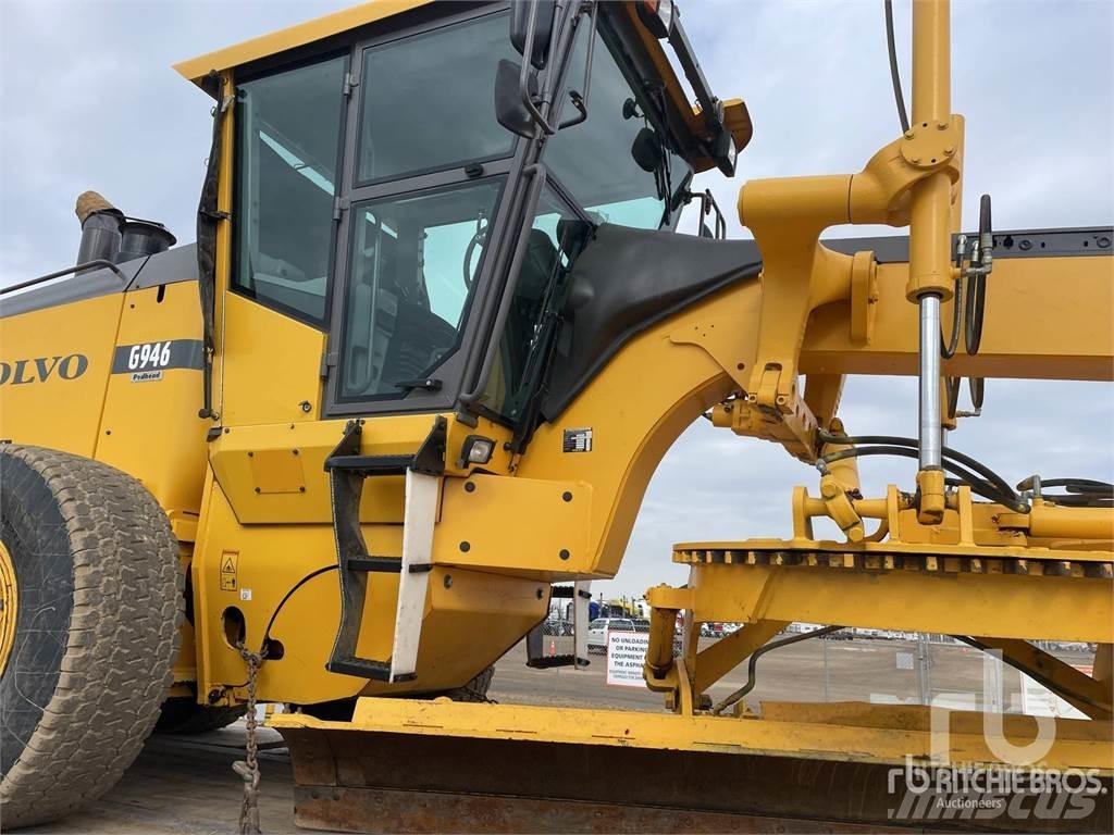 Volvo G946 平土機