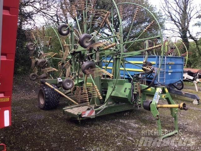 Krone 1400+ 耙與翻草機