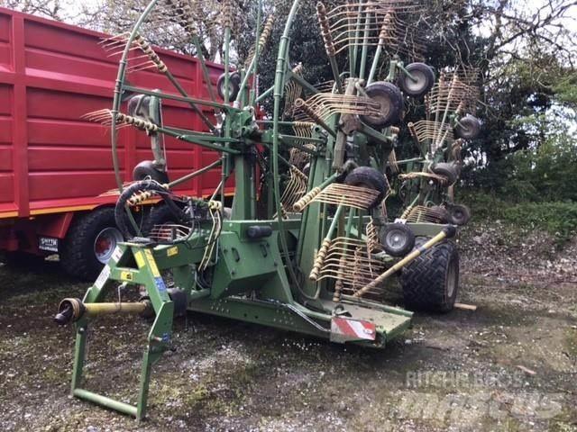 Krone 1400+ 耙與翻草機