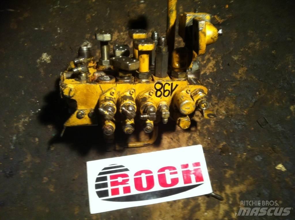 Komatsu BBF10021 - 4 SEKCYJNY 油壓