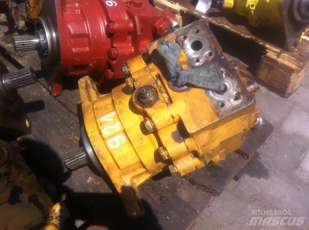 Komatsu E215... 引擎/發動機