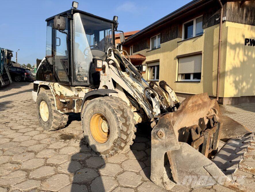 CAT 906 輪胎式裝載機