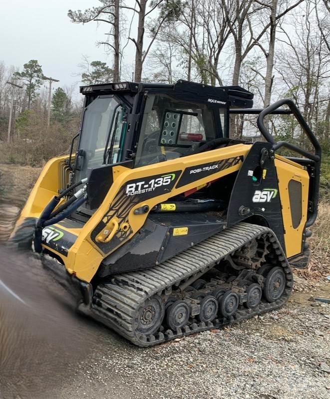 ASV RT135F 滑移轉向裝載機
