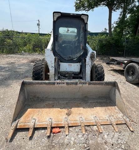 Bobcat S650 滑移轉向裝載機