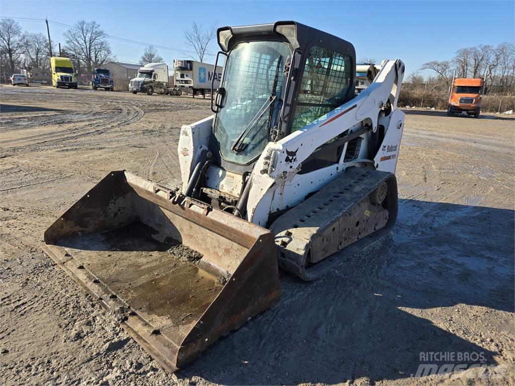 Bobcat T590 滑移轉向裝載機