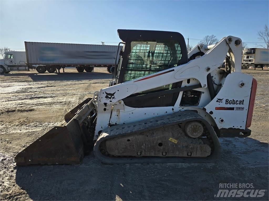 Bobcat T590 滑移轉向裝載機