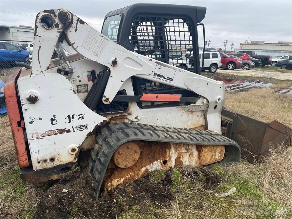 Bobcat T650 推土機