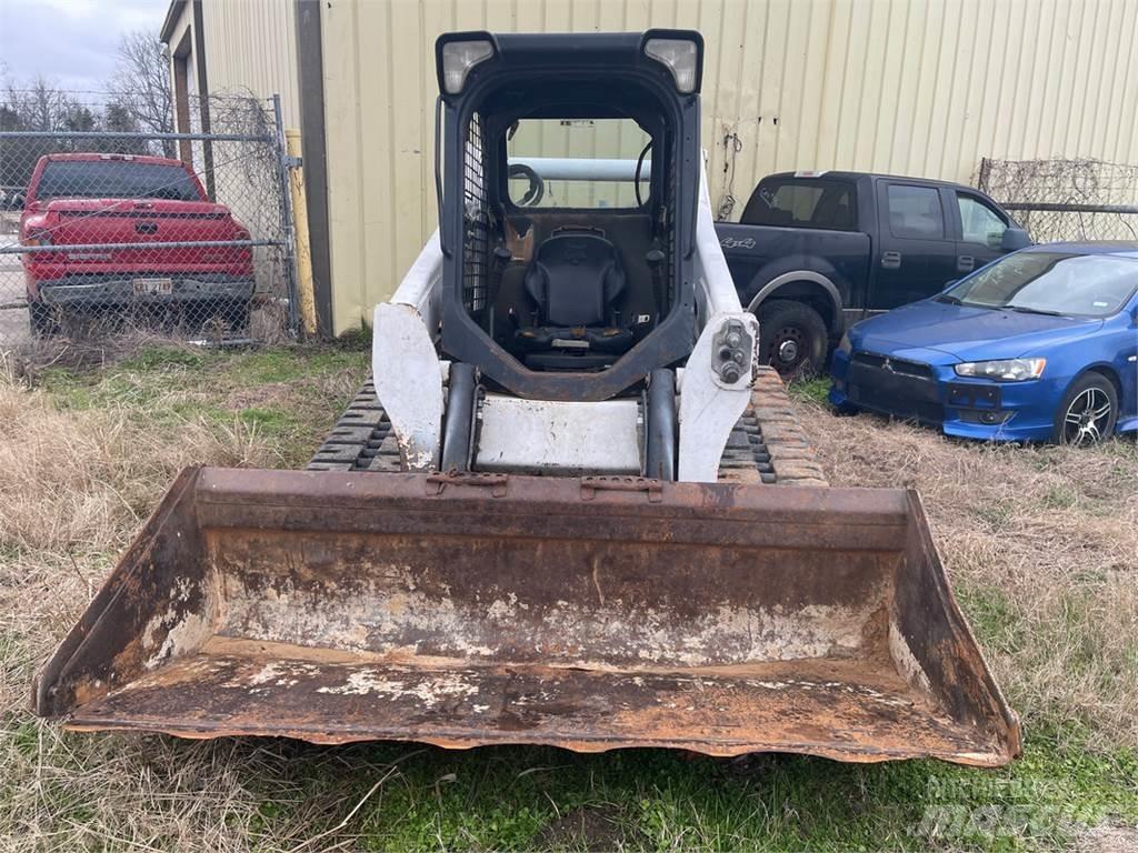 Bobcat T650 推土機
