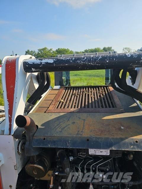 Bobcat T650 推土機