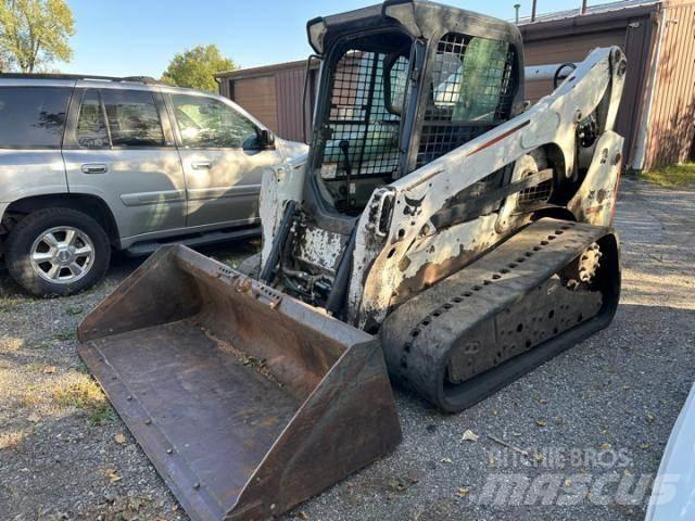 Bobcat T750 推土機