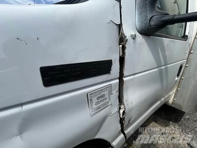 Ford E-350 貨箱式卡車