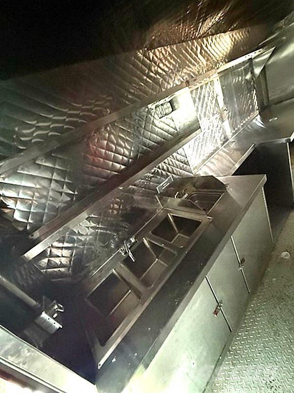 Ford E-350 貨箱式卡車