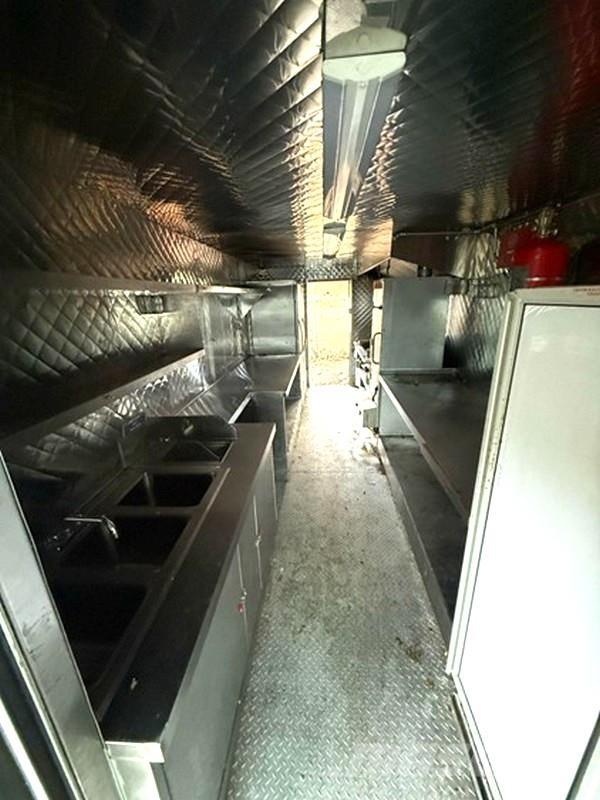 Ford E-350 貨箱式卡車